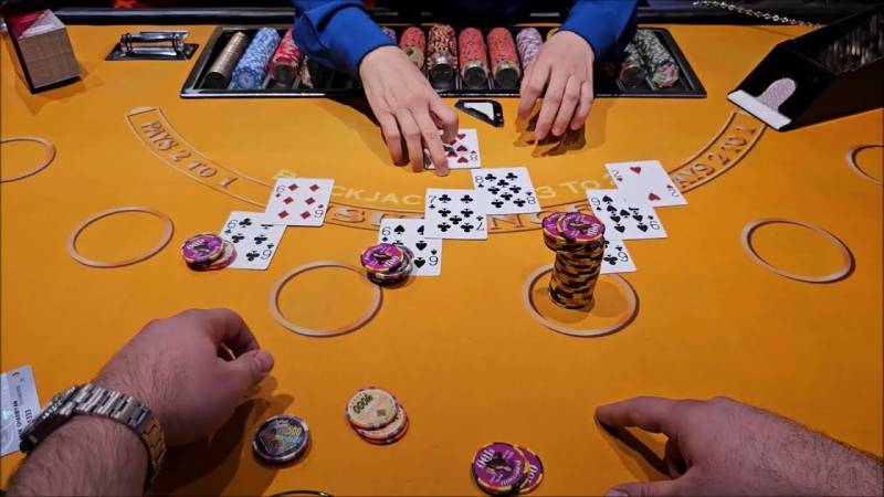 Quan sát đối thủ 